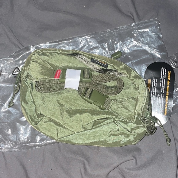✨Host Pick✨ Supreme waist bag (FW20) - Picture 6 of 15